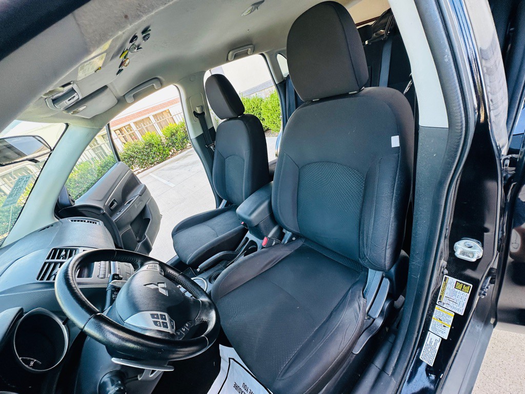 2013 Mitsubishi Outlander Image 12