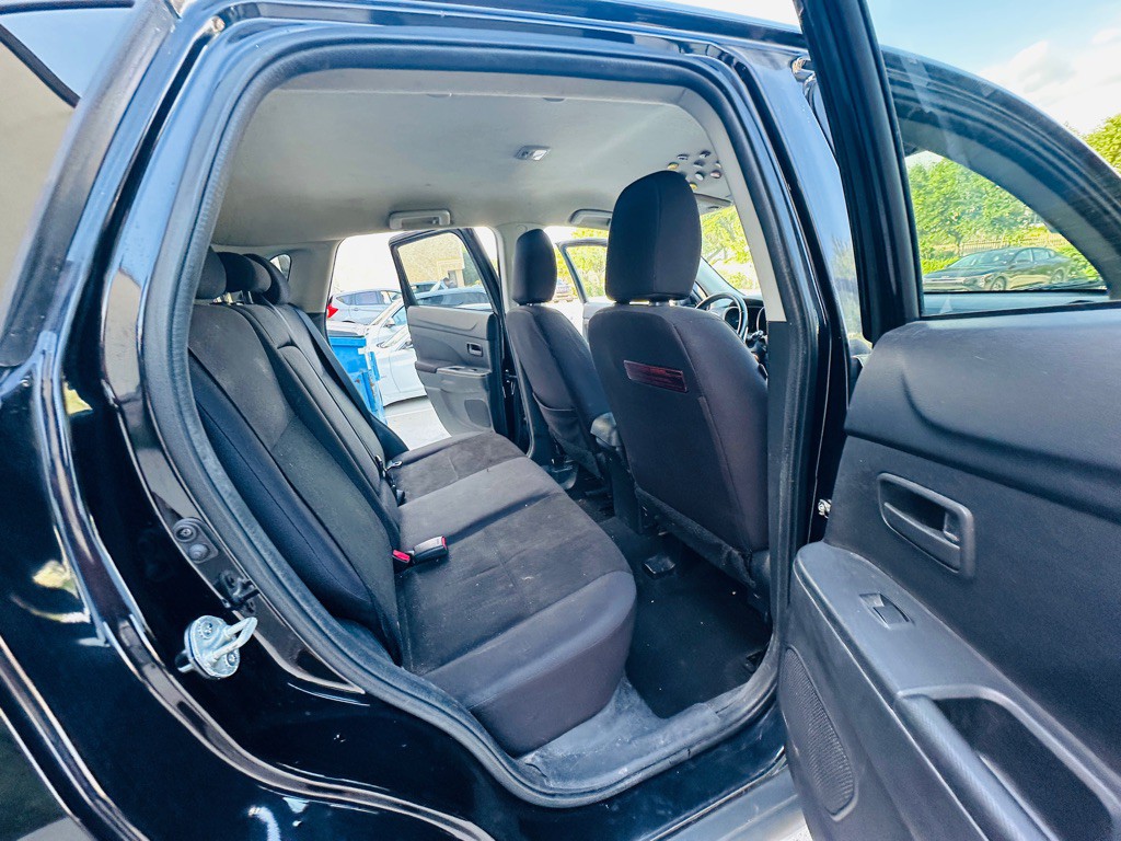2013 Mitsubishi Outlander Image 17