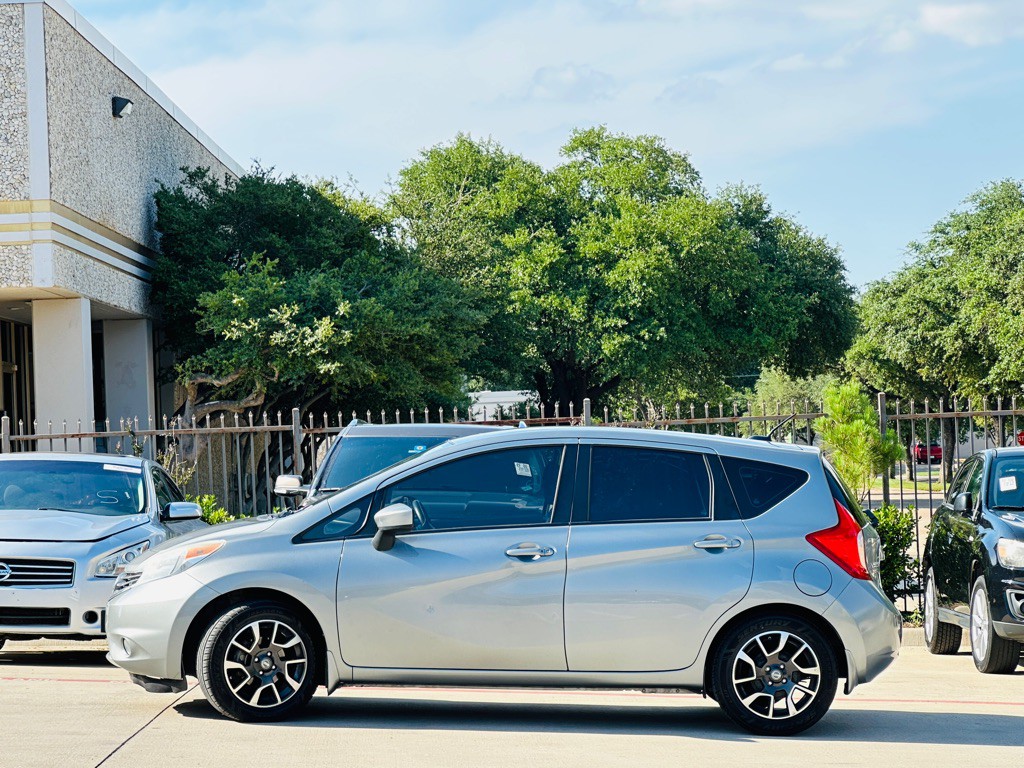 2015 Nissan Versa Image 4