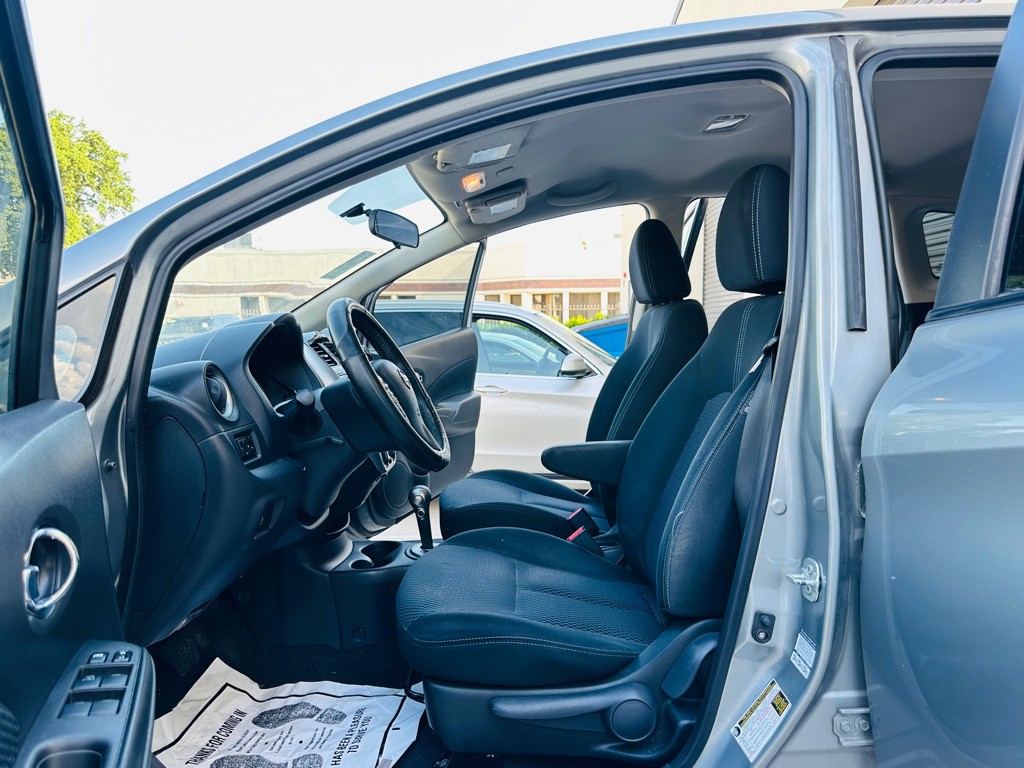 2015 Nissan Versa Image 11