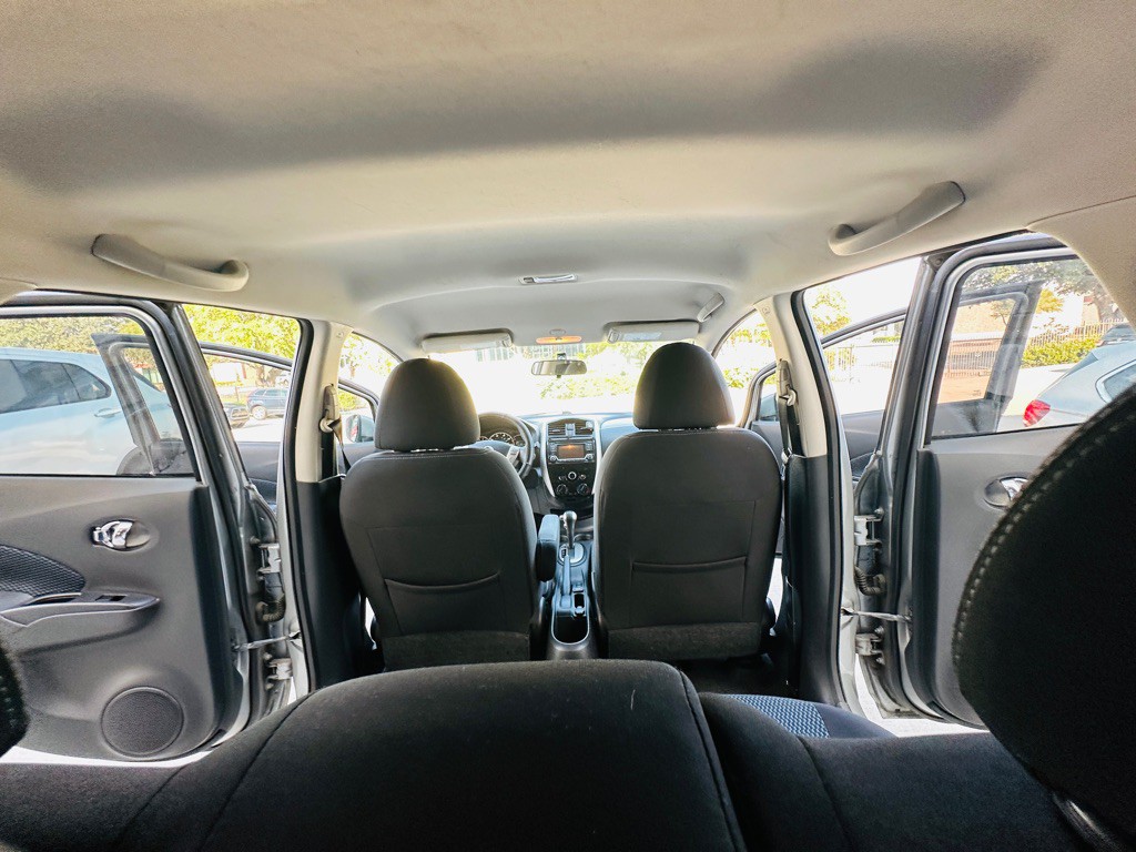 2015 Nissan Versa Image 19