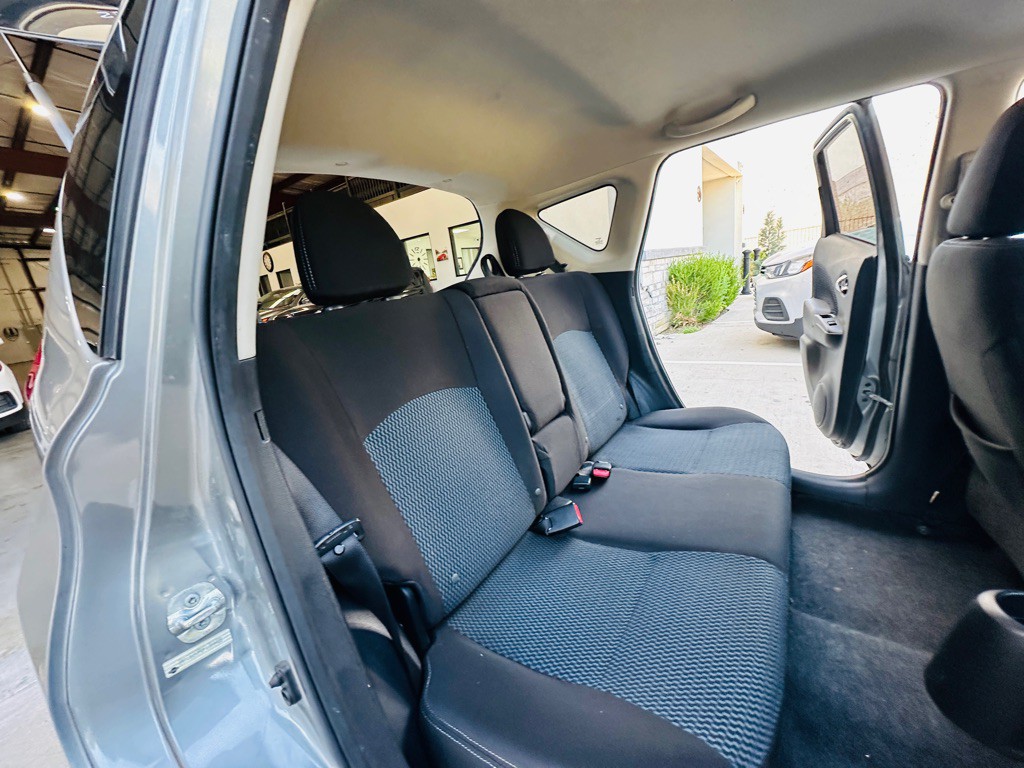 2015 Nissan Versa Image 21