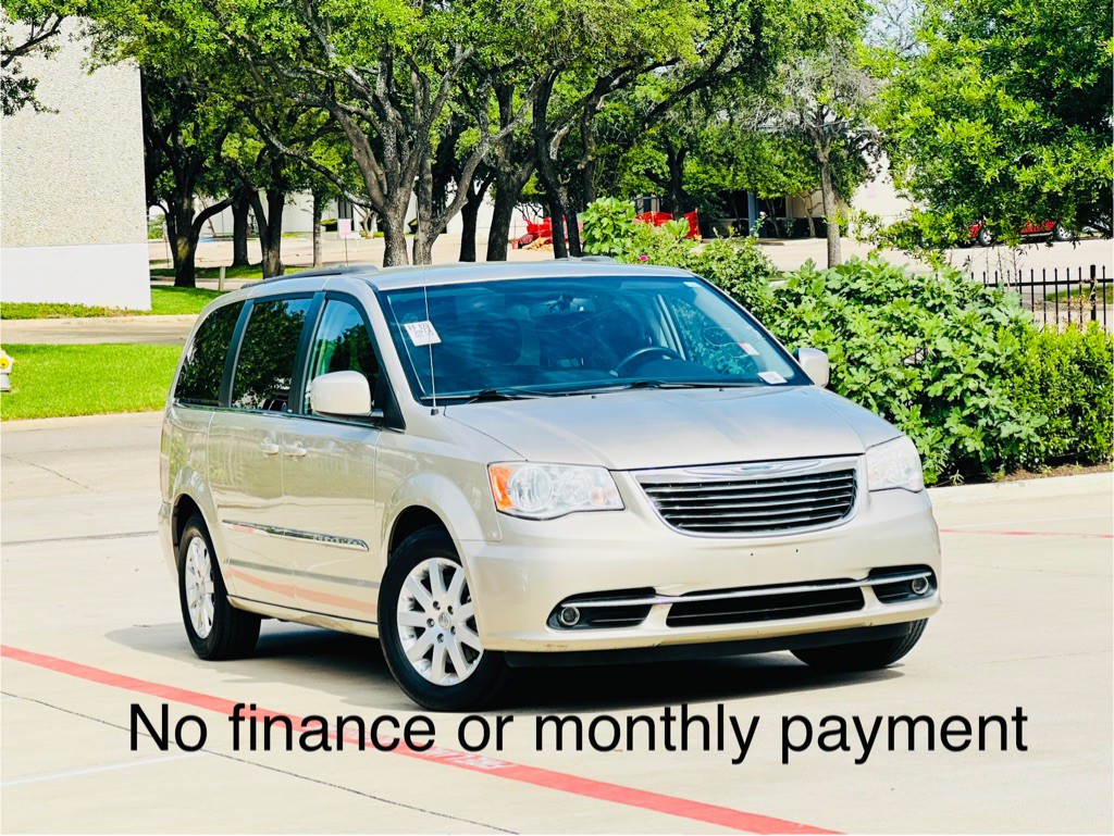 2014 Chrysler Town & Country Image 1