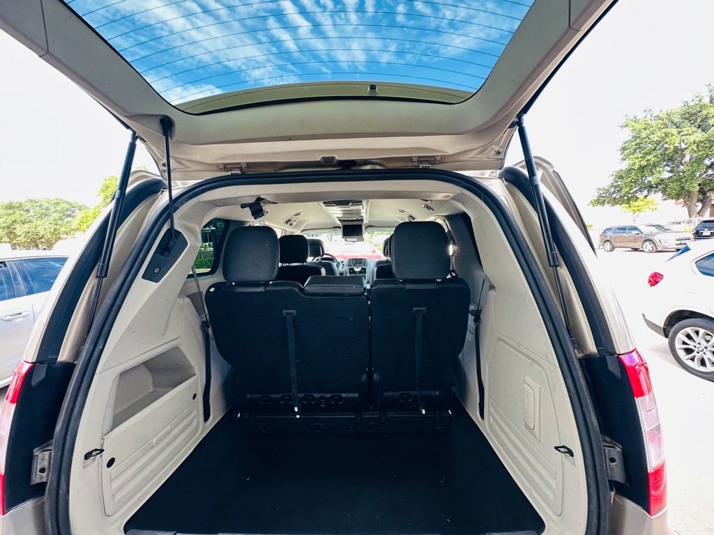 2014 Chrysler Town & Country Image 18