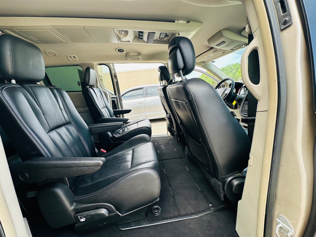 2014 Chrysler Town & Country Image 20