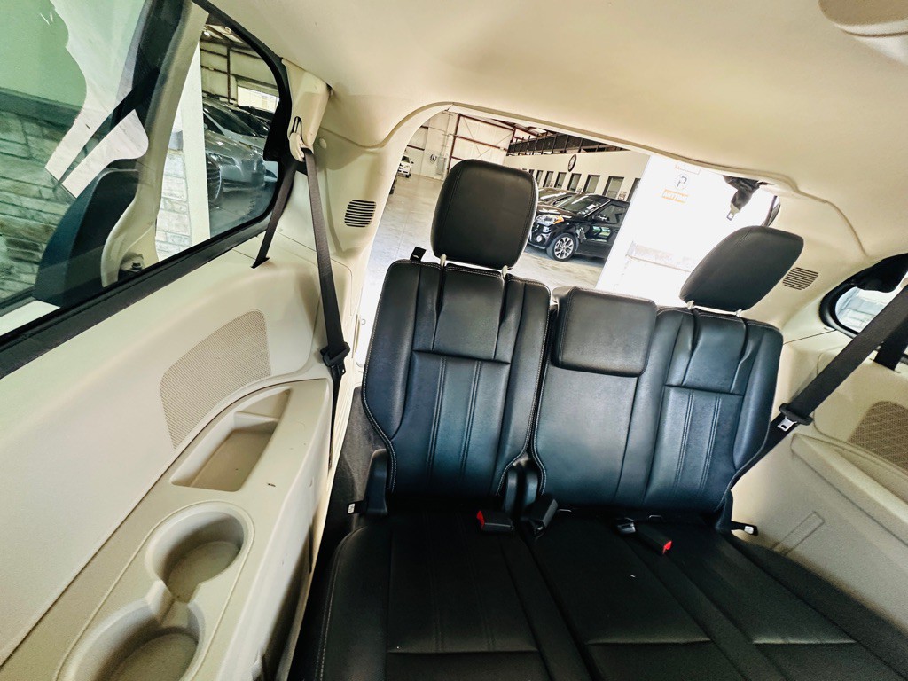 2014 Chrysler Town & Country Image 22