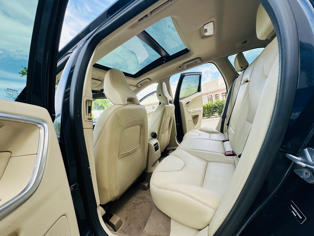 2015 Volvo XC60 Image 14