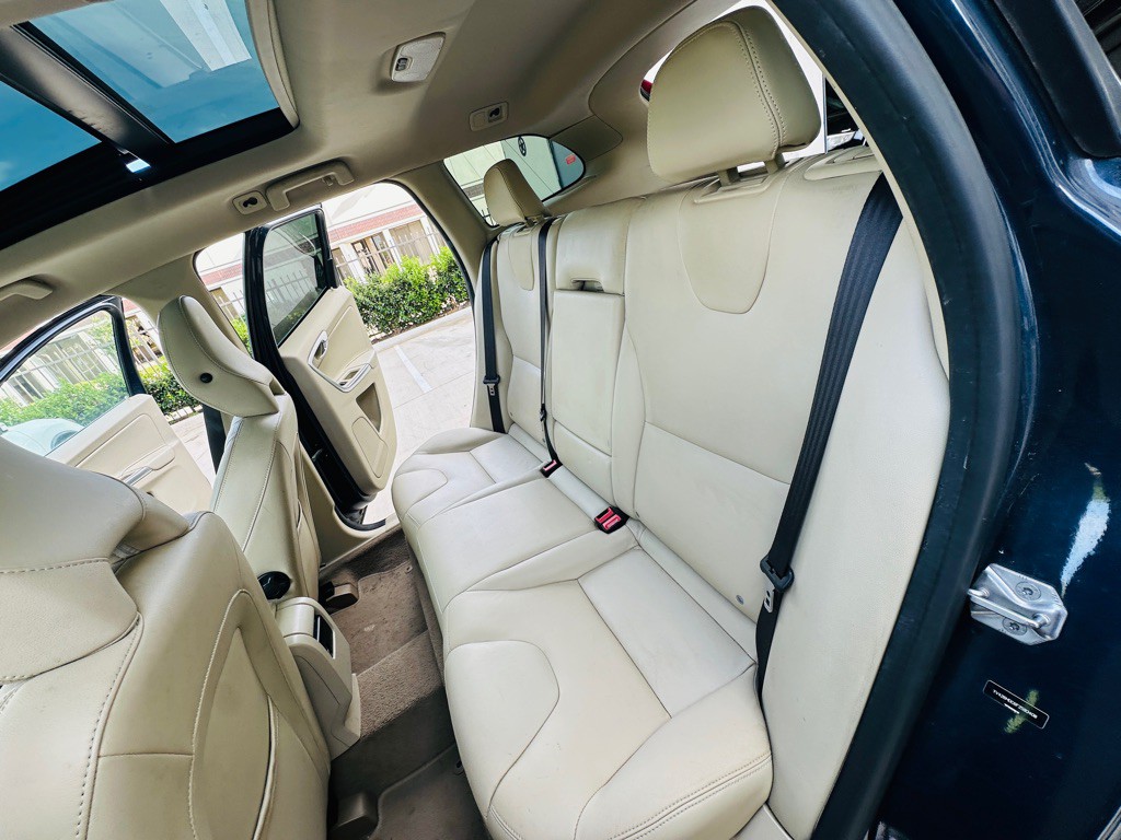 2015 Volvo XC60 Image 16