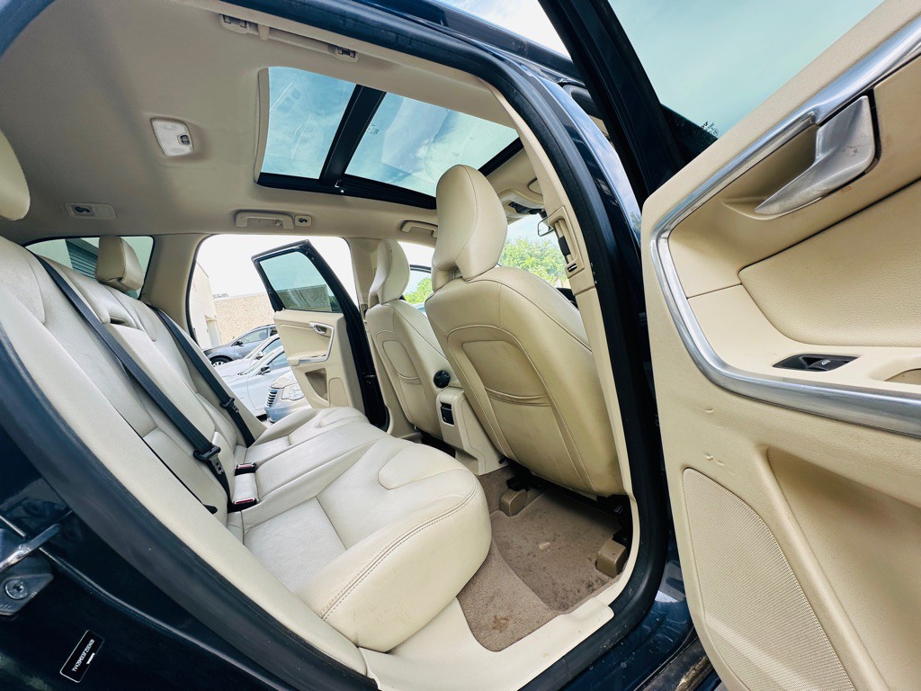 2015 Volvo XC60 Image 18