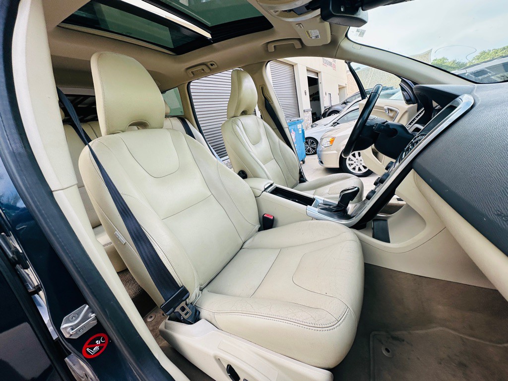 2015 Volvo XC60 Image 21