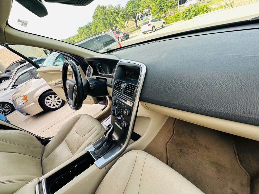2015 Volvo XC60 Image 22