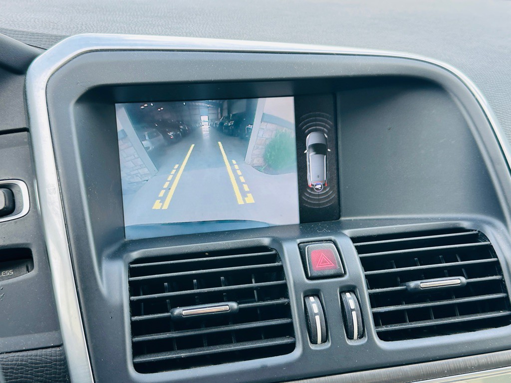 2015 Volvo XC60 Image 25