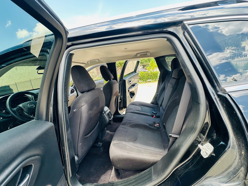 2019 Jeep Cherokee Image 16