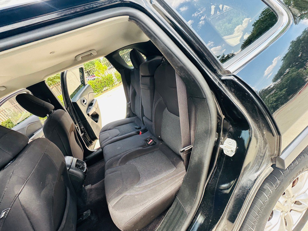 2019 Jeep Cherokee Image 17