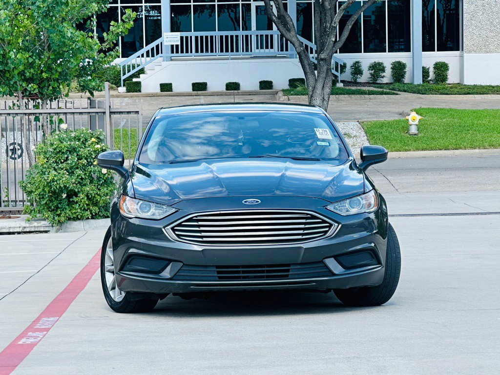 2017 Ford Fusion Image 2