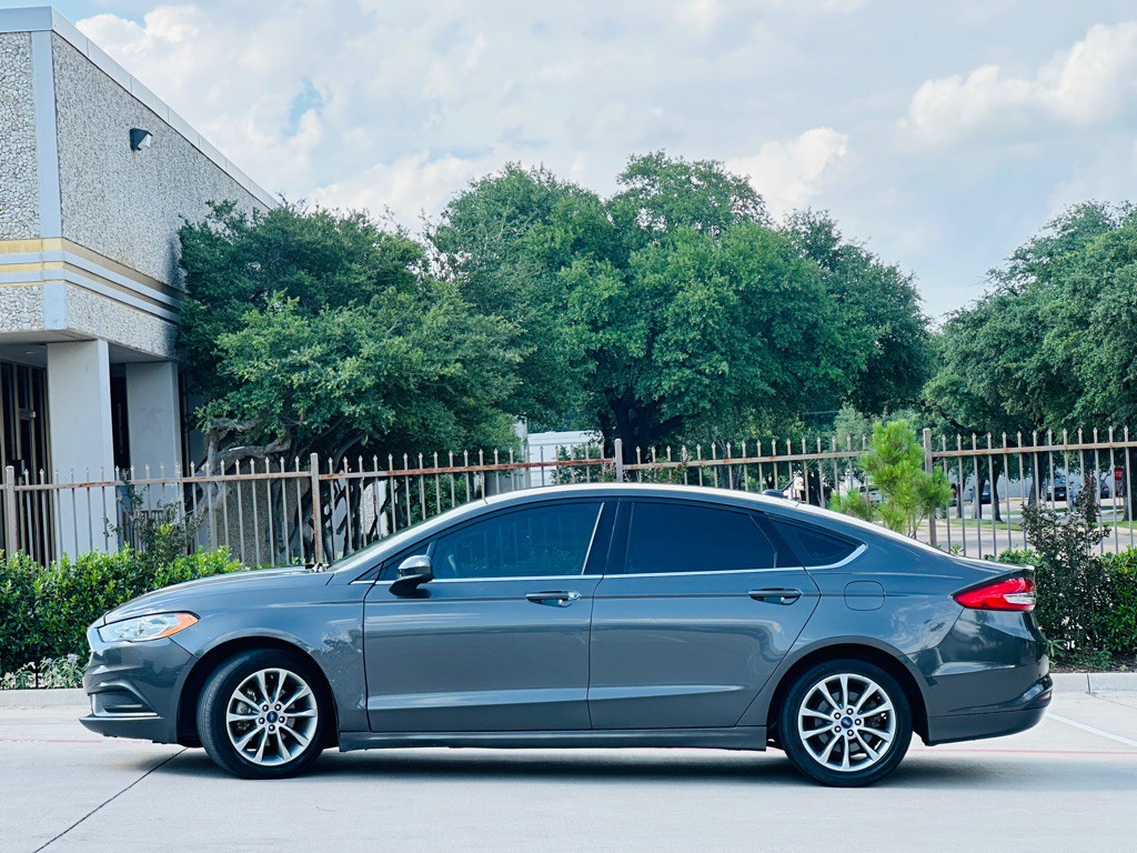 2017 Ford Fusion Image 5