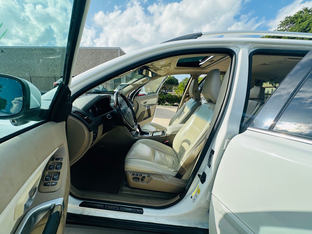 2011 Volvo XC90 Image 10
