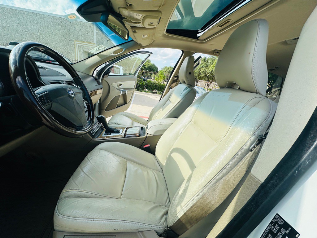 2011 Volvo XC90 Image 11