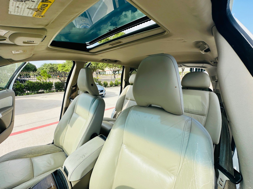 2011 Volvo XC90 Image 12