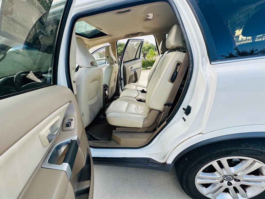2011 Volvo XC90 Image 16