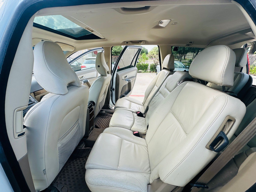 2011 Volvo XC90 Image 17