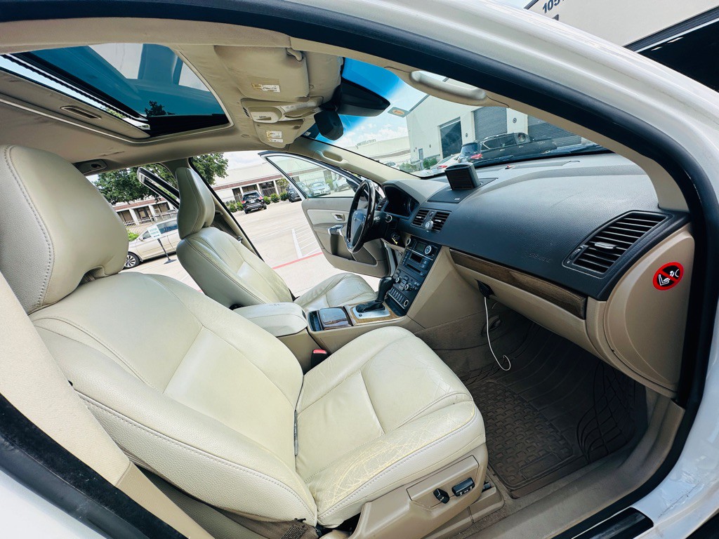 2011 Volvo XC90 Image 25