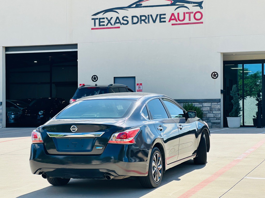 2015 Nissan Altima Image 9