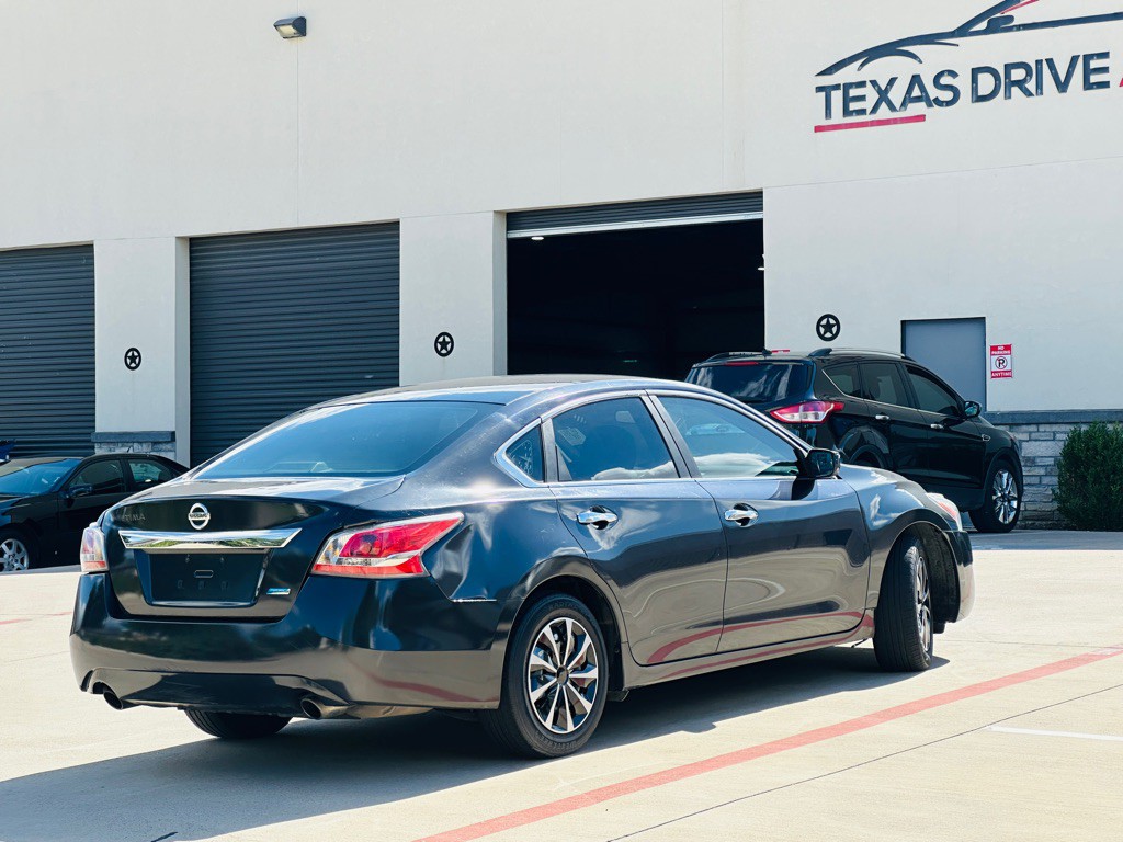 2015 Nissan Altima Image 10