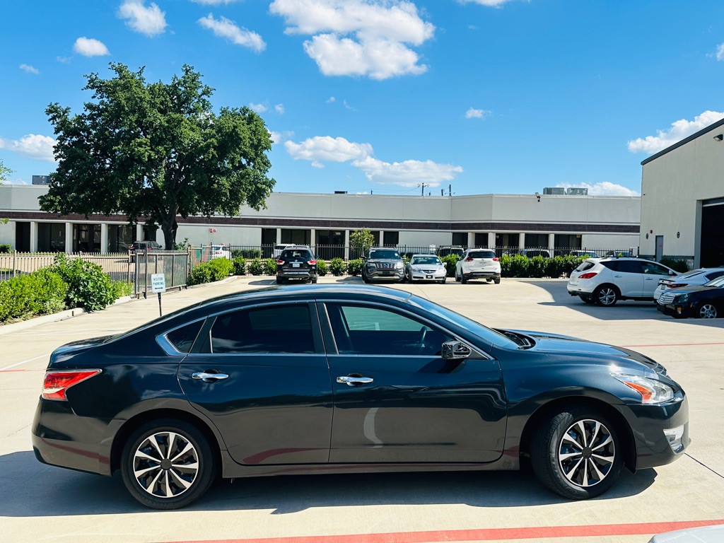 2015 Nissan Altima Image 11
