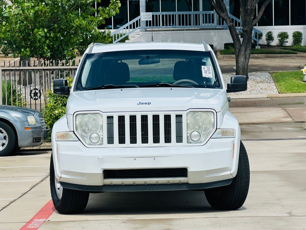 2011 Jeep Liberty Image 2