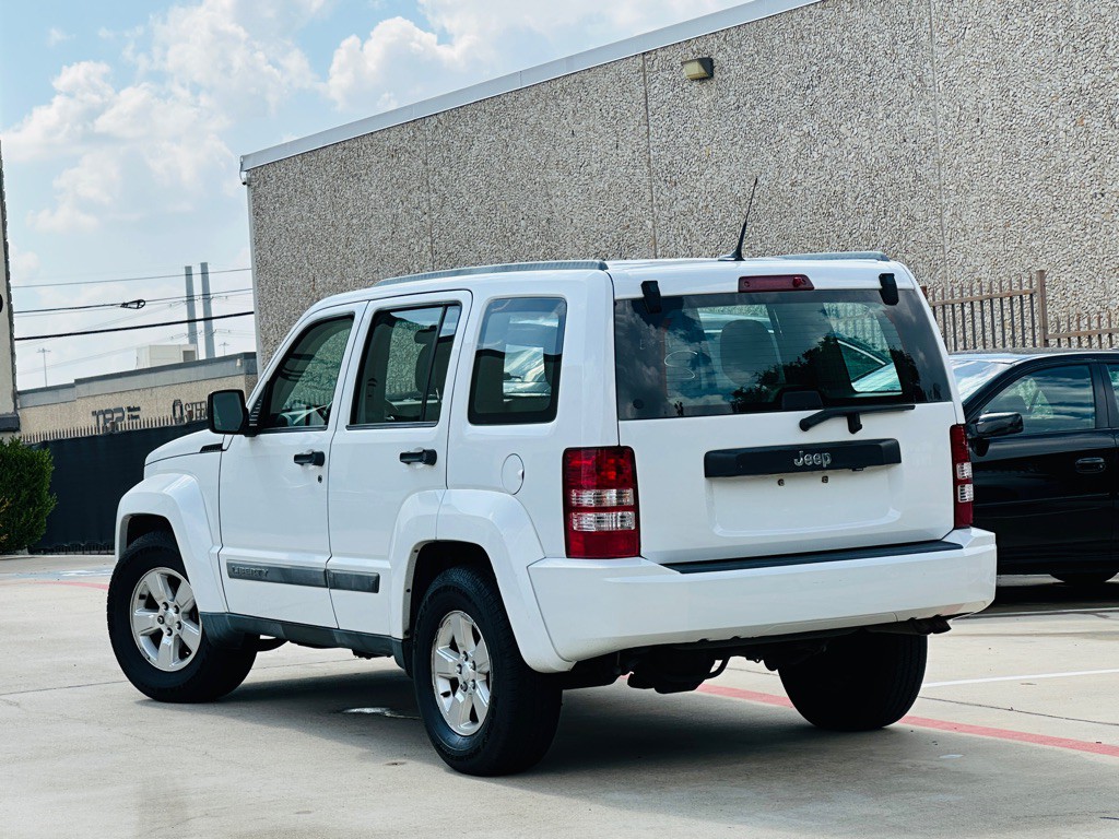 2011 Jeep Liberty Image 8