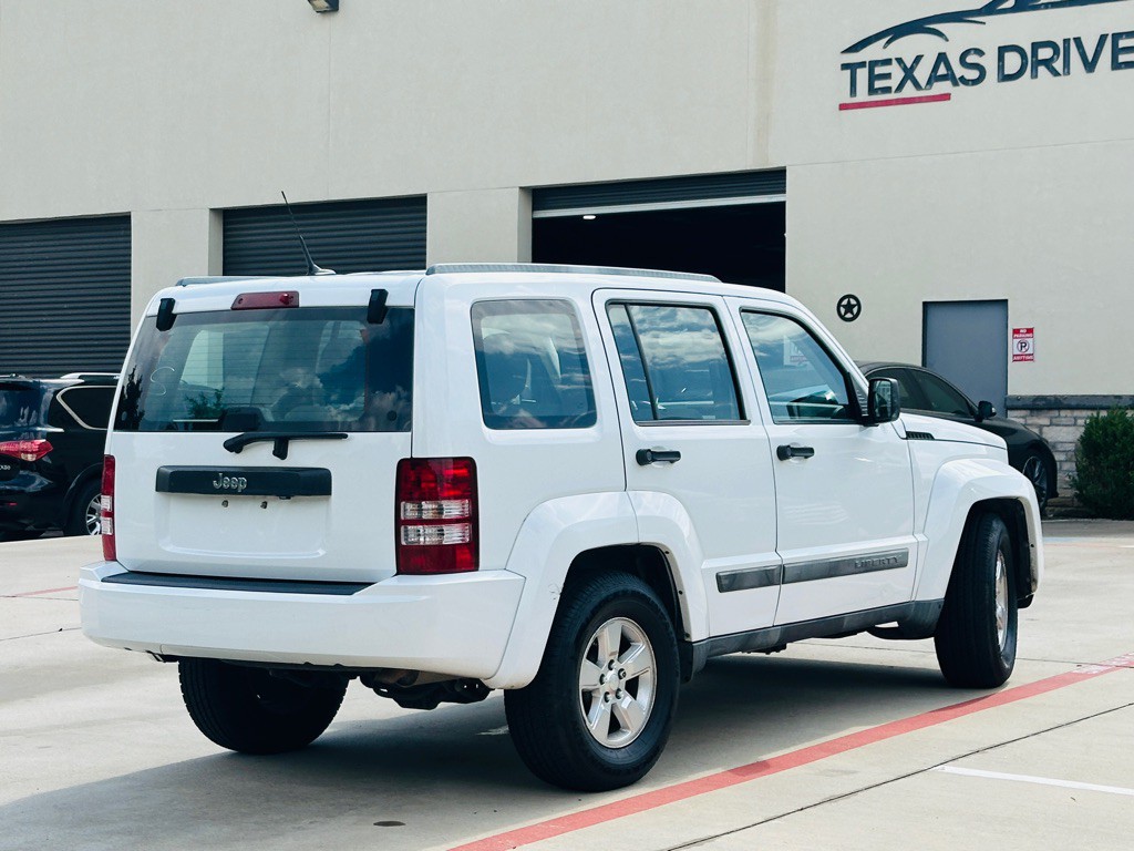 2011 Jeep Liberty Image 11