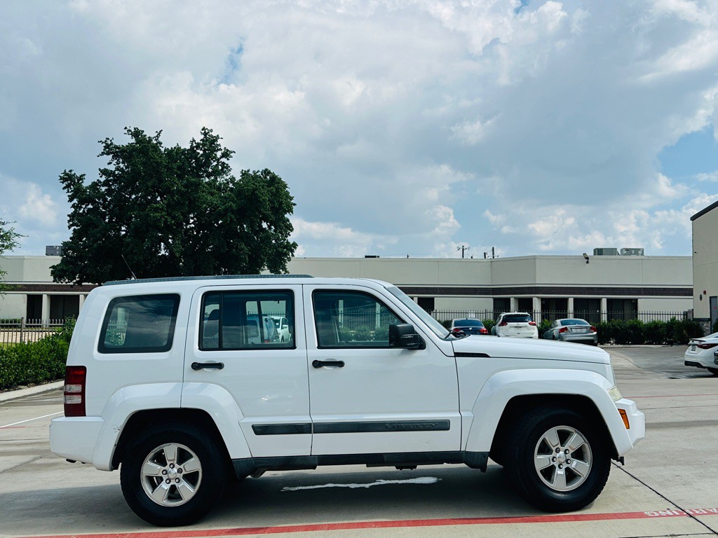 2011 Jeep Liberty Image 12