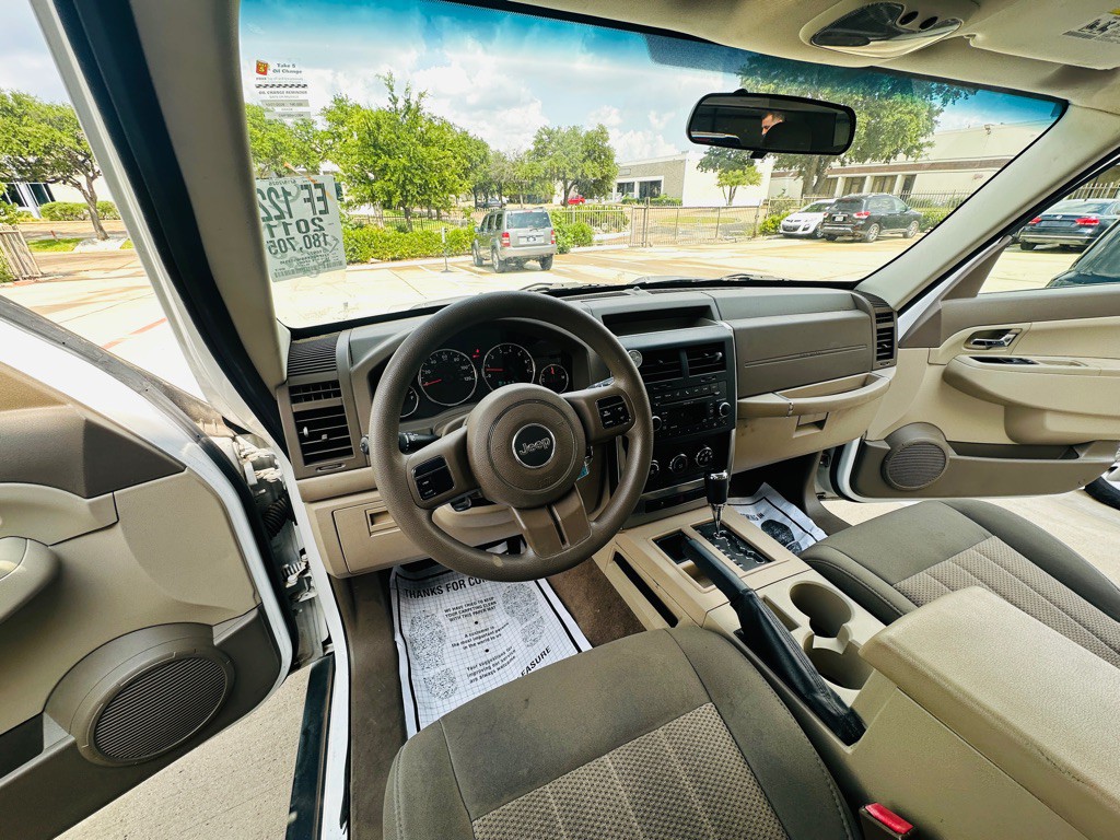 2011 Jeep Liberty Image 15