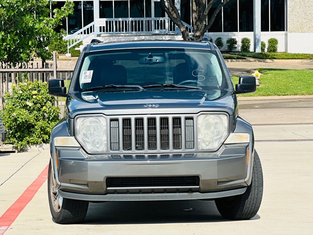 2012 Jeep Liberty Image 2