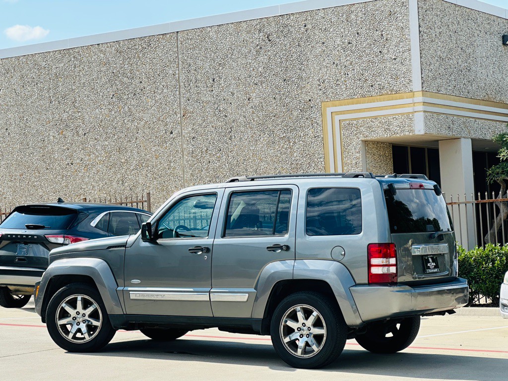 2012 Jeep Liberty Image 7