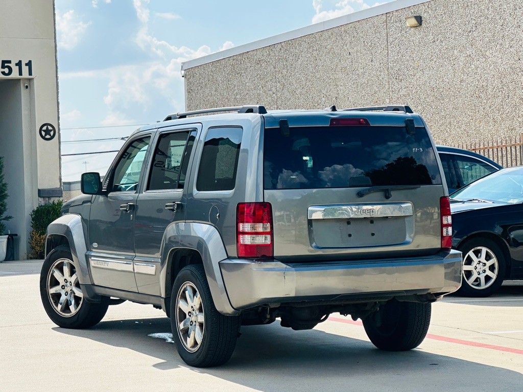 2012 Jeep Liberty Image 8