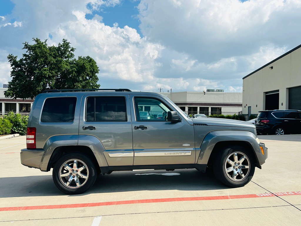 2012 Jeep Liberty Image 12