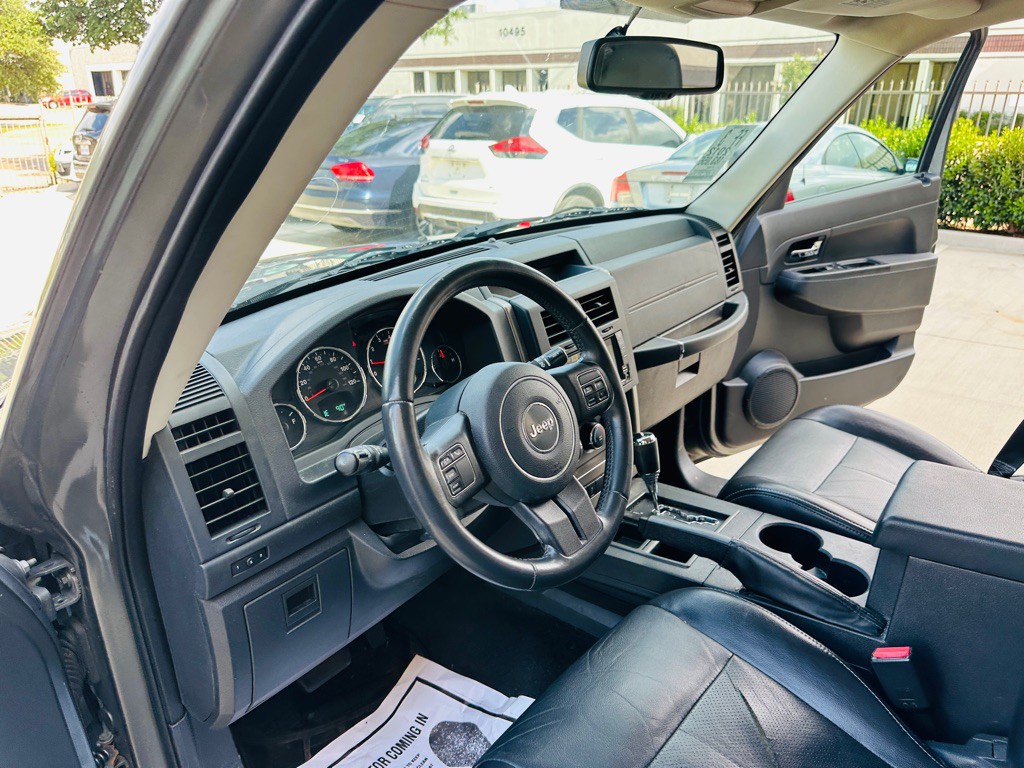 2012 Jeep Liberty Image 14