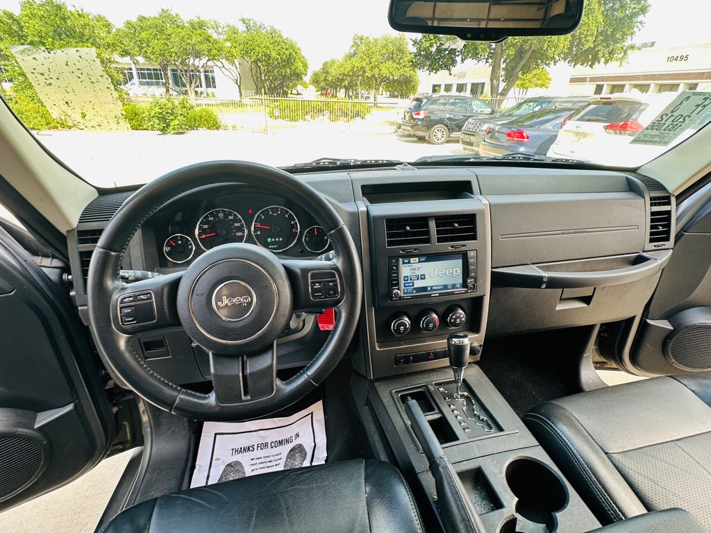 2012 Jeep Liberty Image 16