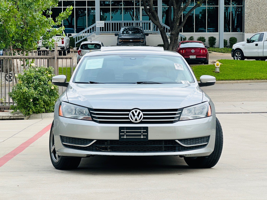 2013 Volkswagen Passat Image 2
