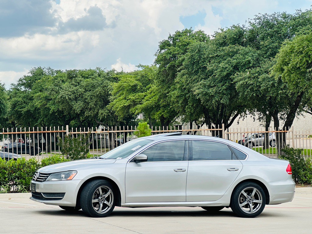 2013 Volkswagen Passat Image 4