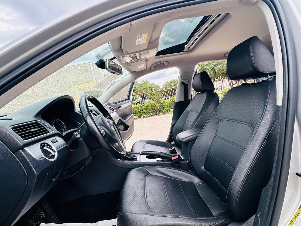 2013 Volkswagen Passat Image 14