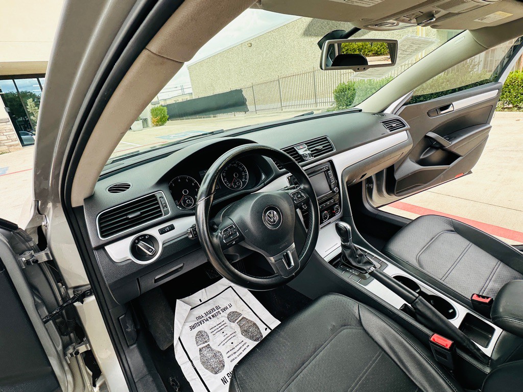 2013 Volkswagen Passat Image 15