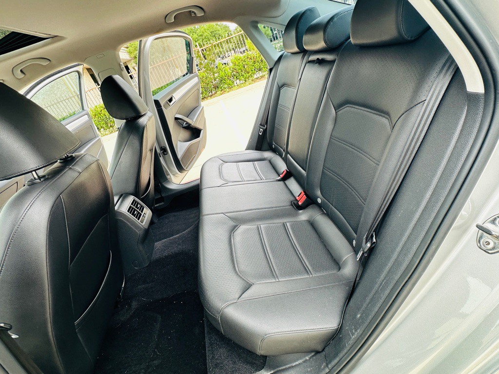 2013 Volkswagen Passat Image 20