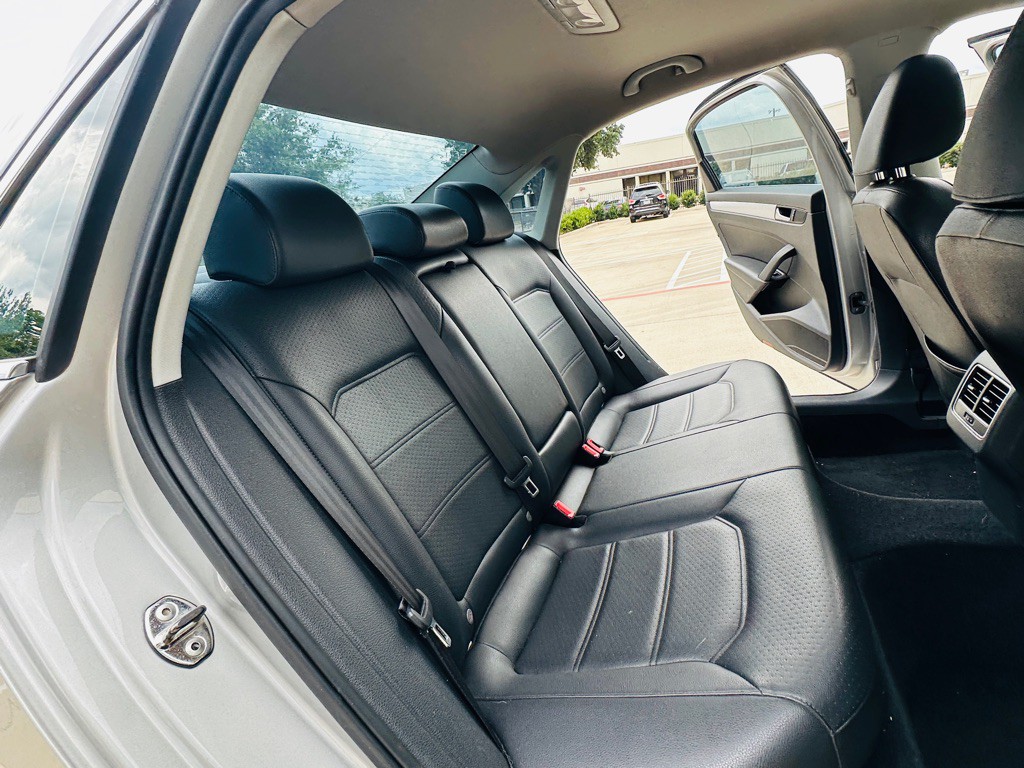 2013 Volkswagen Passat Image 22