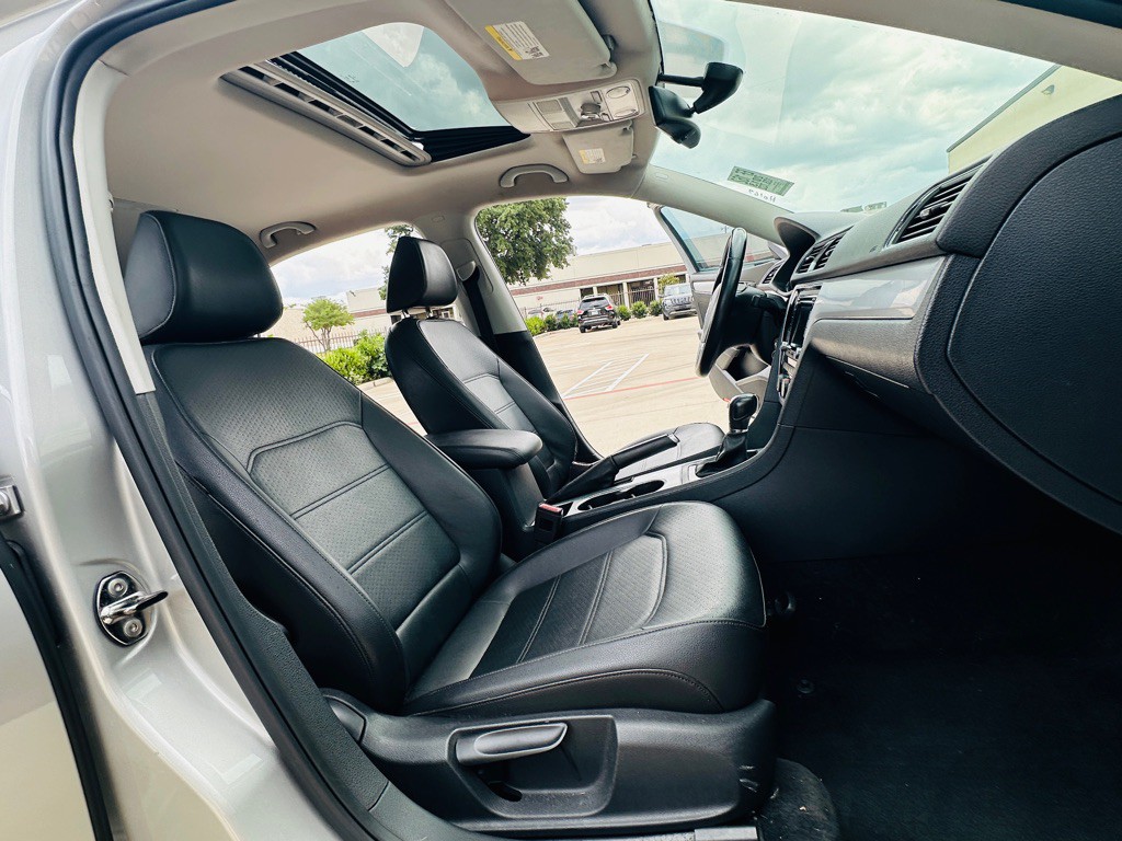 2013 Volkswagen Passat Image 23
