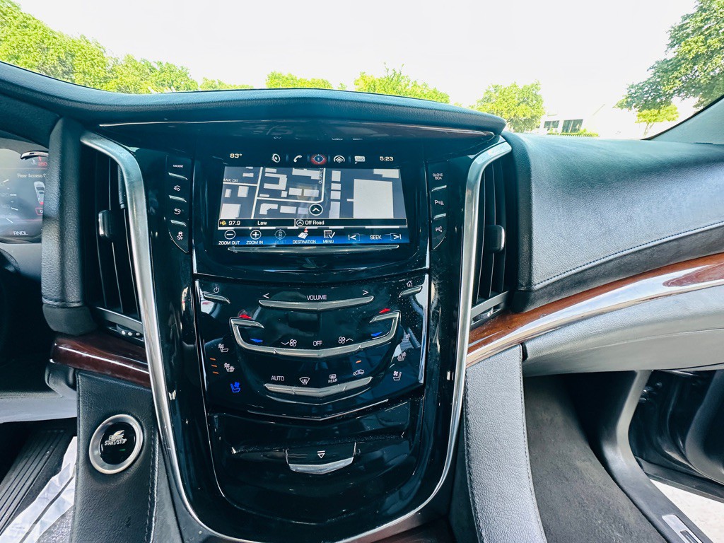 2018 Cadillac Escalade Image 16