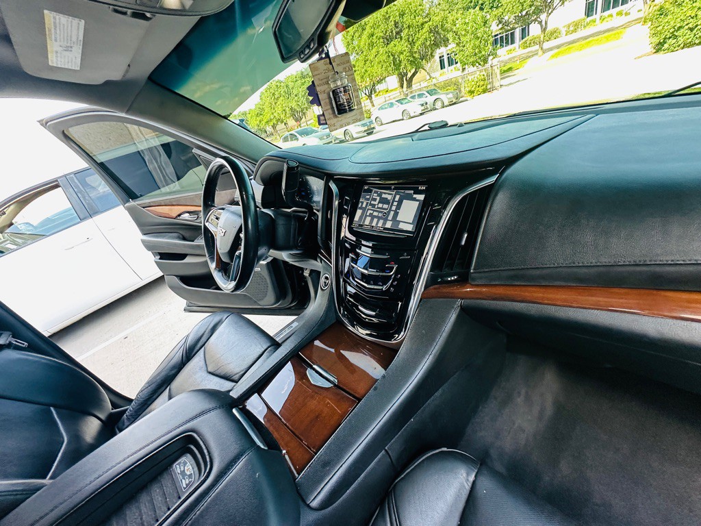 2018 Cadillac Escalade Image 28