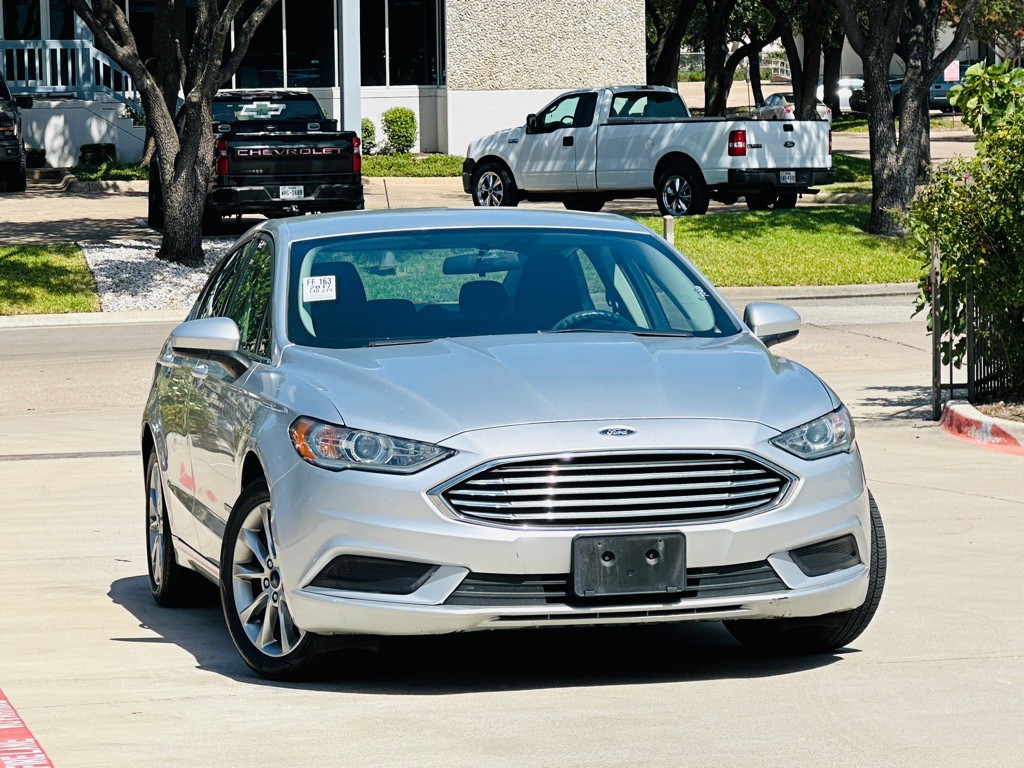 2017 Ford Fusion Image 2